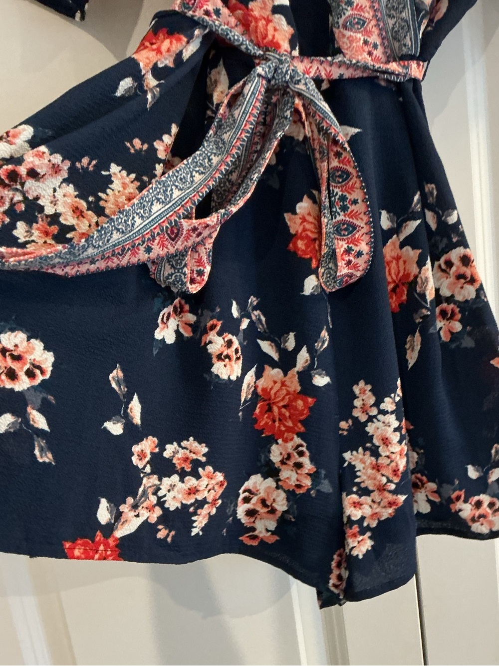 Floral Navy ROMPER with Pink Accent Trim from Francesca’s L NWT - Picture 6 of 6